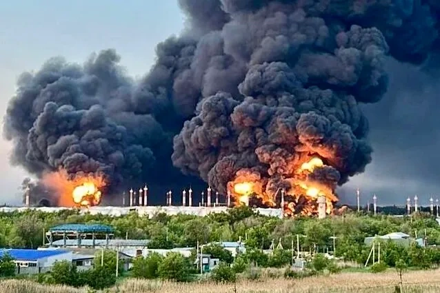 Ukraine tuyên bố tấn công phủ đầu vào căn cứ Nga - 1