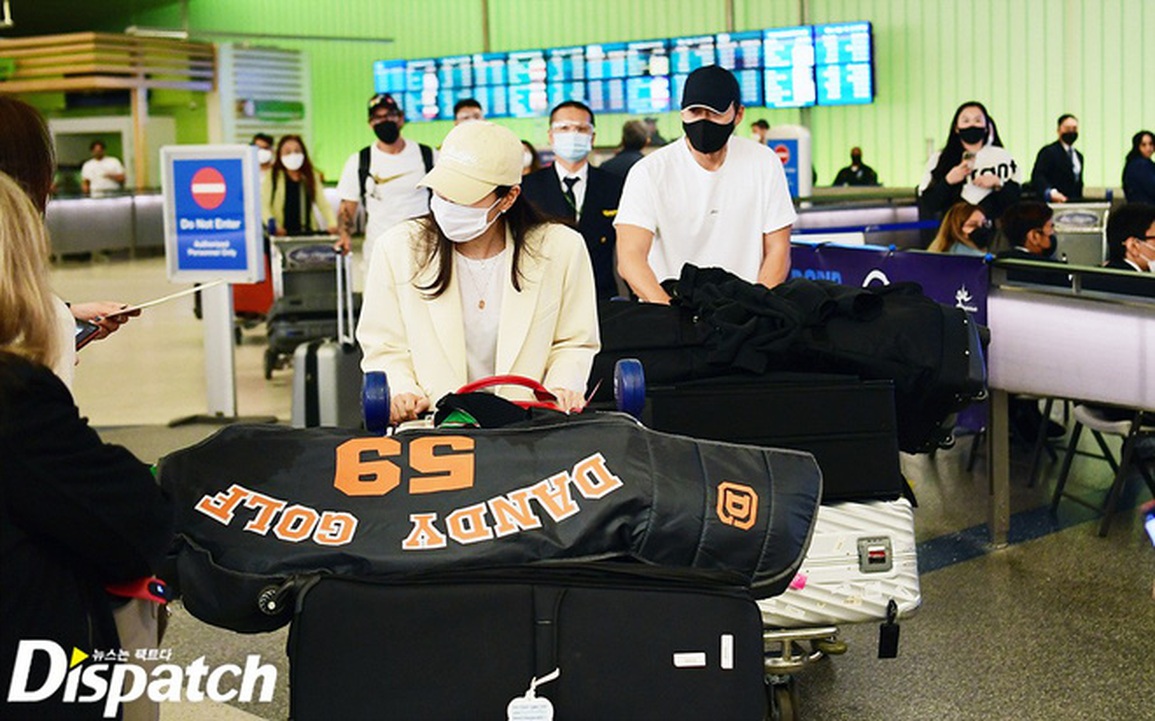 Hình ảnh ngọt ngào hiếm hoi của Son Ye Jin và Hyun Bin trong kỳ trăng mật - 4 Hình ảnh ngọt ngào hiếm hoi của Son Ye Jin và Hyun Bin trong kỳ trăng mật - 4