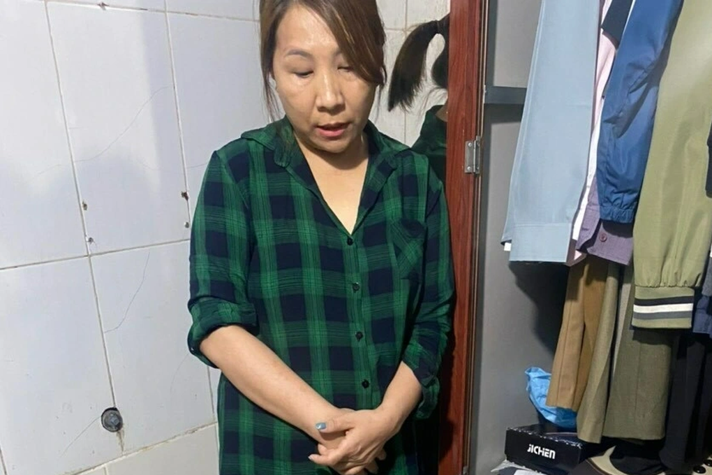 Nữ quái thủ vũ khí nóng, cung cấp ma túy qua ô cửa nhỏ tại nhà riêng - 2 Nữ quái thủ vũ khí nóng, cung cấp ma túy qua ô cửa nhỏ tại nhà riêng - 2