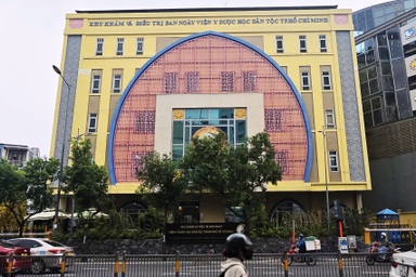 Viện Y dược học dân tộc TPHCM phải trả lời tại sao buộc thôi việc viên chức