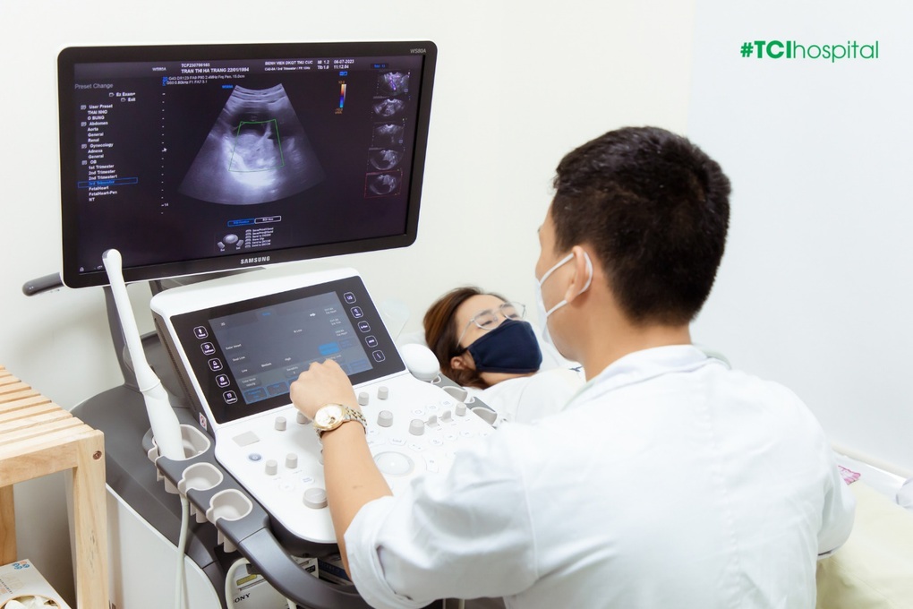 Nội soi bóc tách nhiều u nang ở 2 buồng trứng cho bệnh nhân nữ 29 tuổi - 1 Nội soi bóc tách nhiều u nang ở 2 buồng trứng cho bệnh nhân nữ 29 tuổi - 1