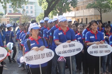 Thanh niên Bình Định sẵn sàng “chiến đấu” với nắng nóng, tiếp sức sĩ tử