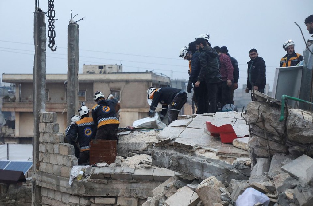 Động đất ở Thổ Nhĩ Kỳ, Syria: Tan hoang như tận thế, hơn 520 người chết - 4 Động đất ở Thổ Nhĩ Kỳ, Syria: Tan hoang như tận thế, hơn 520 người chết - 4
