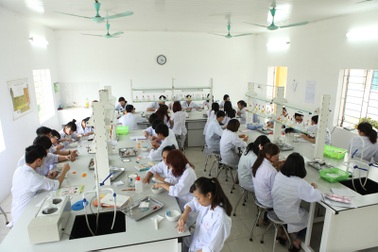 ĐH Thành Tây tạo đột phá với mô hình học ngành dược tiên tiến