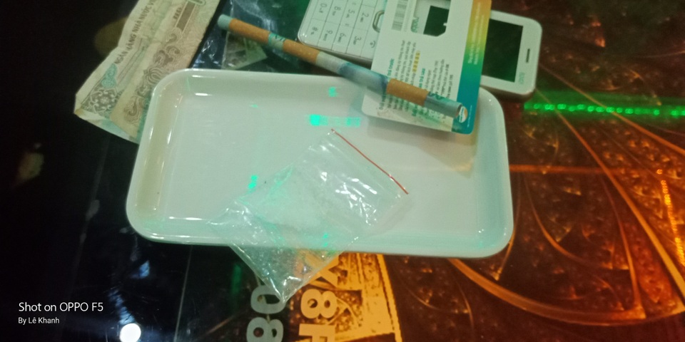 Bắt quả tang 41 đối tượng sử dụng ma túy tại phòng karaoke - 3 Bắt quả tang 41 đối tượng sử dụng ma túy tại phòng karaoke - 3