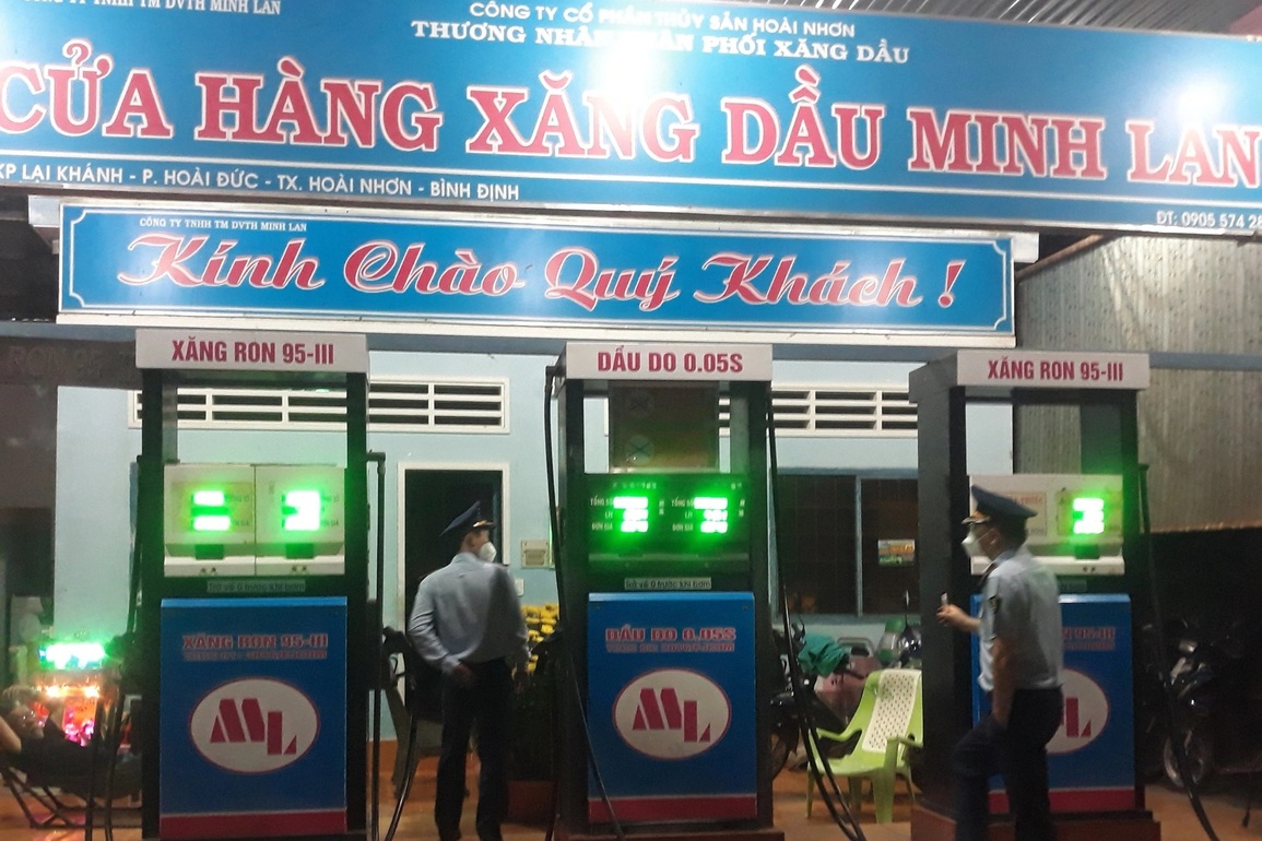 Bình Định lập đoàn kiểm tra đột xuất, xử lý nghiêm cây xăng găm hàng - 1 Bình Định lập đoàn kiểm tra đột xuất, xử lý nghiêm cây xăng găm hàng - 1