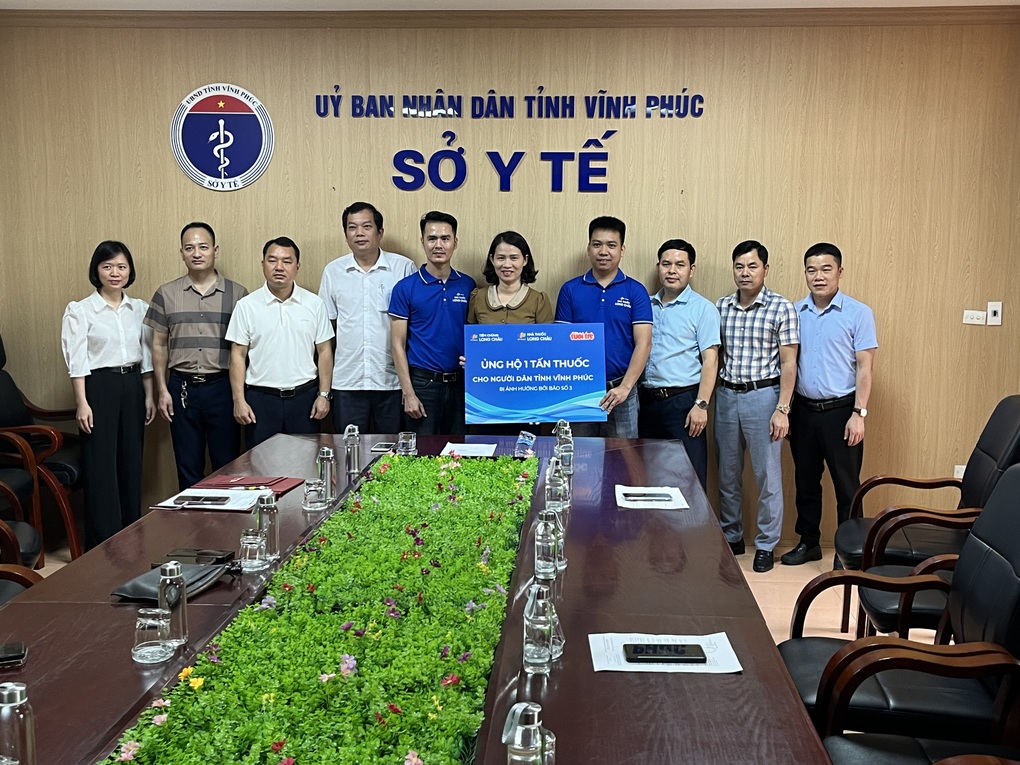 FPT Long Châu điều động nhanh 10 tấn thuốc hỗ trợ người dân vùng bão lũ - 7 FPT Long Châu điều động nhanh 10 tấn thuốc hỗ trợ người dân vùng bão lũ - 7