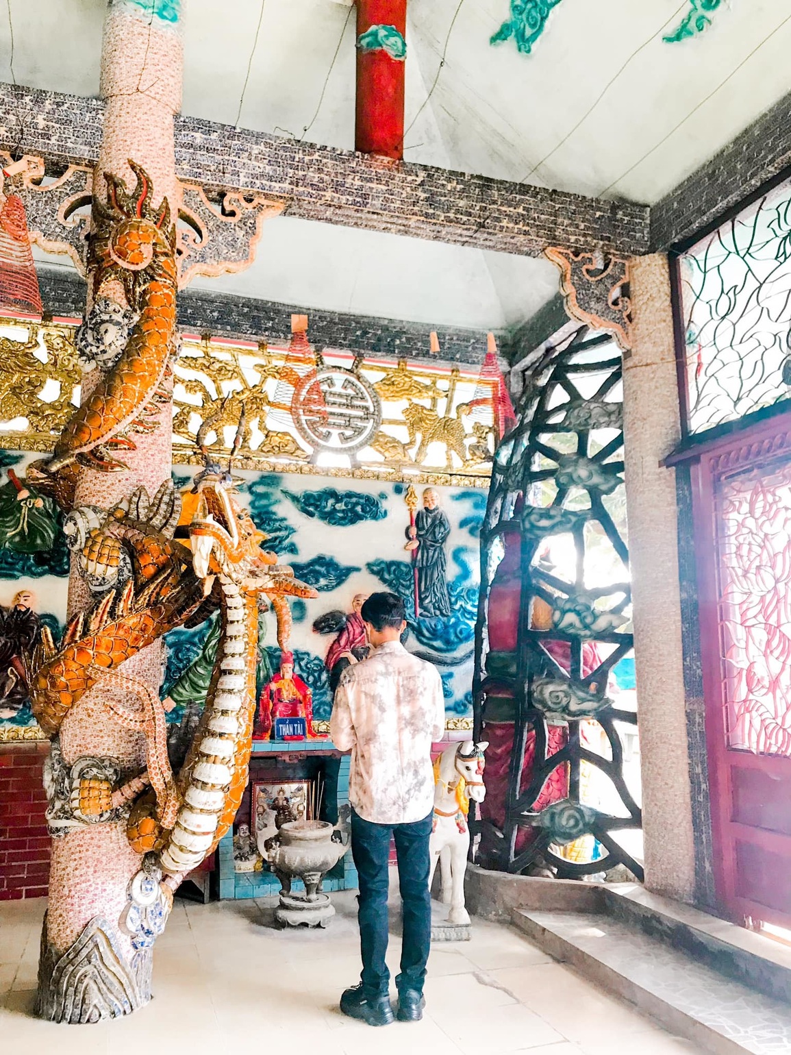 Ngôi miếu 300 năm lênh đênh giữa sông Sài Gòn, khách xếp hàng chờ đò đi tìm lịch sử kì bí - 3 Ngôi miếu 300 năm lênh đênh giữa sông Sài Gòn, khách xếp hàng chờ đò đi tìm lịch sử kì bí - 3