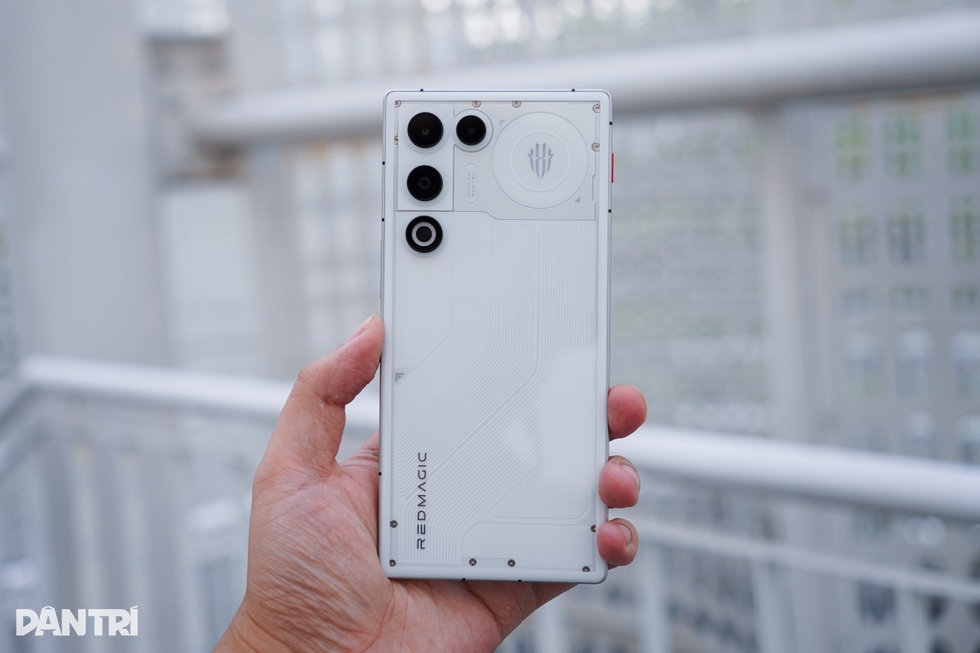 Đánh giá REDMAGIC 11 Air, đối thủ của Samsung Galaxy S25 FE, OPPO Reno15 - 14 Đánh giá REDMAGIC 11 Air, đối thủ của Samsung Galaxy S25 FE, OPPO Reno15 - 14