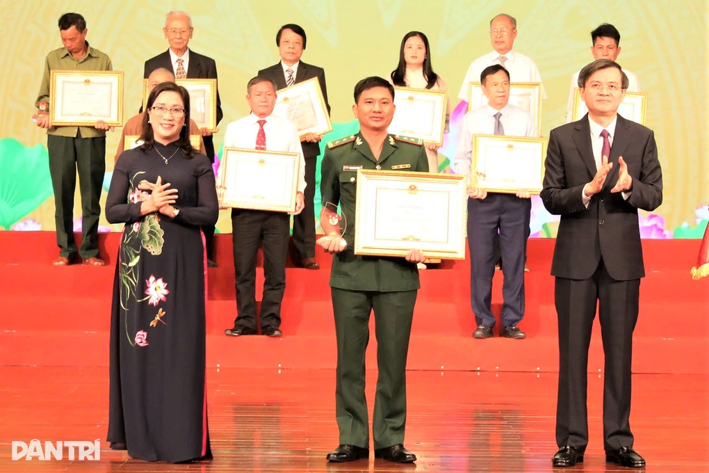 Những tấm gương làm theo lời Bác là bông hoa đẹp của rừng hoa đẹp - 1 Những tấm gương làm theo lời Bác là bông hoa đẹp của rừng hoa đẹp - 1