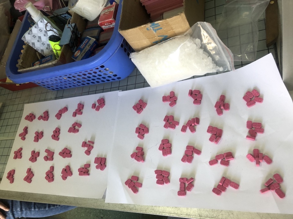Triệt phá đường dây ma túy lớn chuyên chuyển “hàng” bằng xe khách - 2 Triệt phá đường dây ma túy lớn chuyên chuyển “hàng” bằng xe khách - 2