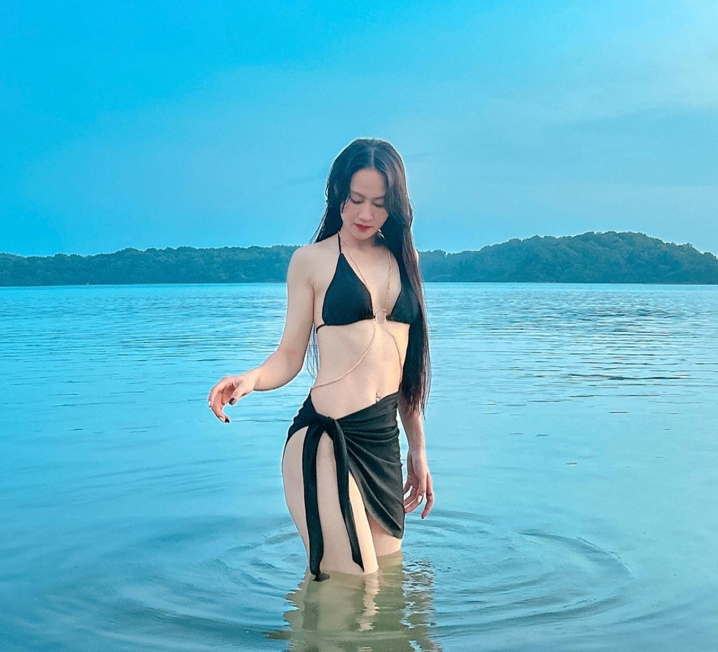 Hot girl đấu kiếm lần đầu đăng ảnh diện bikini khoe dáng gợi cảm - 8 Hot girl đấu kiếm lần đầu đăng ảnh diện bikini khoe dáng gợi cảm - 8