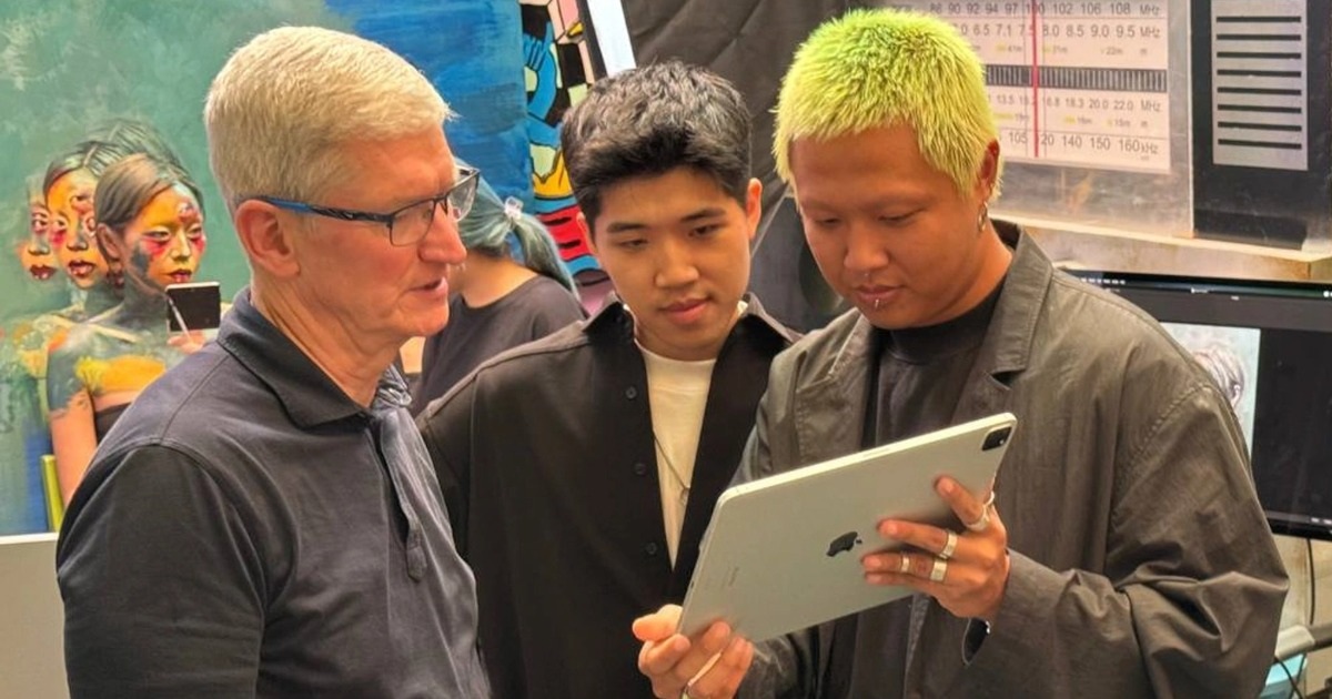 CEO Apple chụp ảnh kỷ niệm cùng Phương Vũ và Yến Jii (Ảnh: Chụp màn hình).