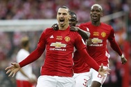 Ibrahimovic thăng hoa, MU vô địch League Cup