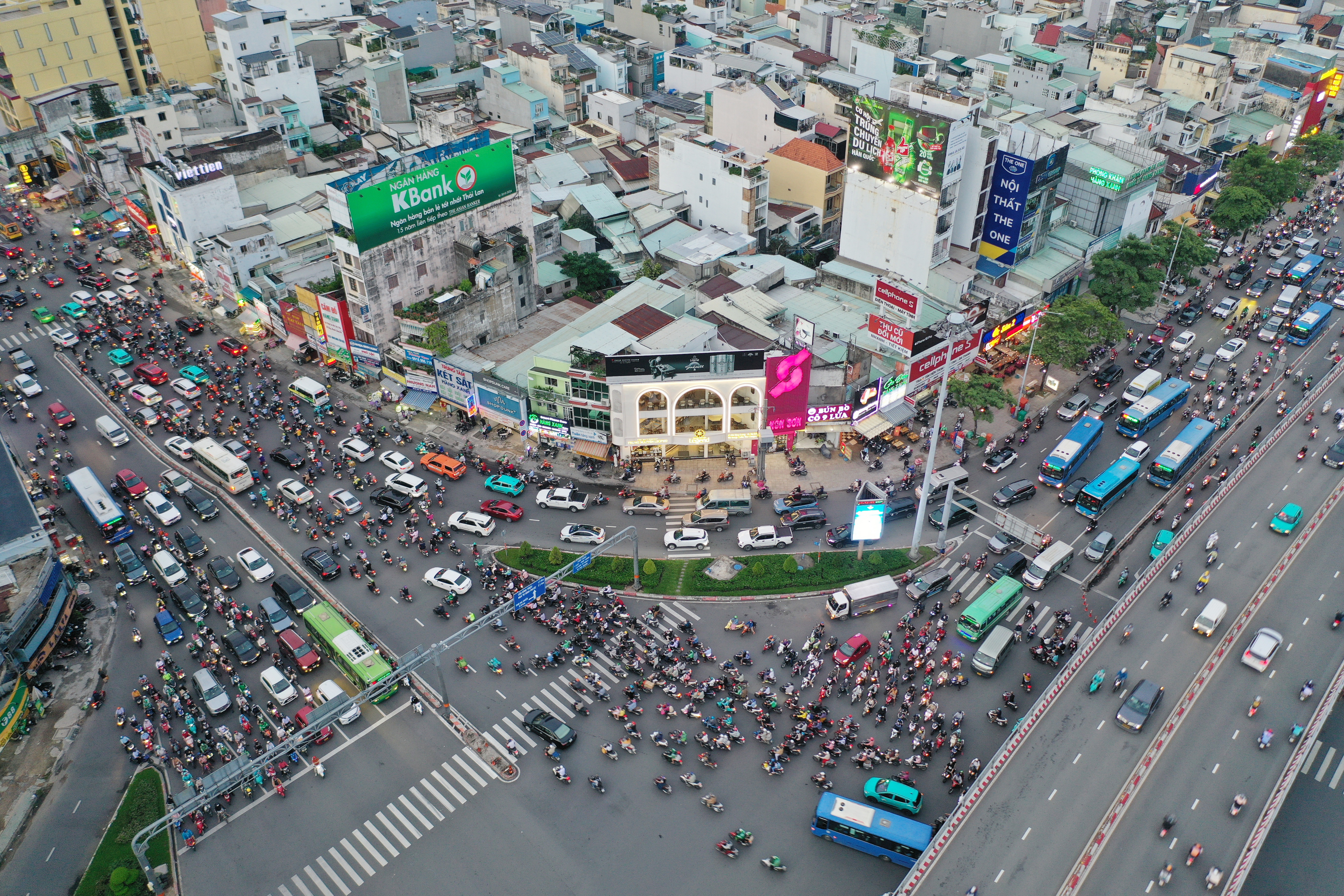 Tiểu thương buôn bán ế ẩm, dẹp tiệm vì kẹt xe ở TPHCM