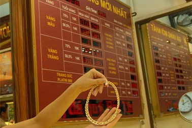 Khủng hoảng tại Nhà Trắng: Giá vàng tăng nhanh