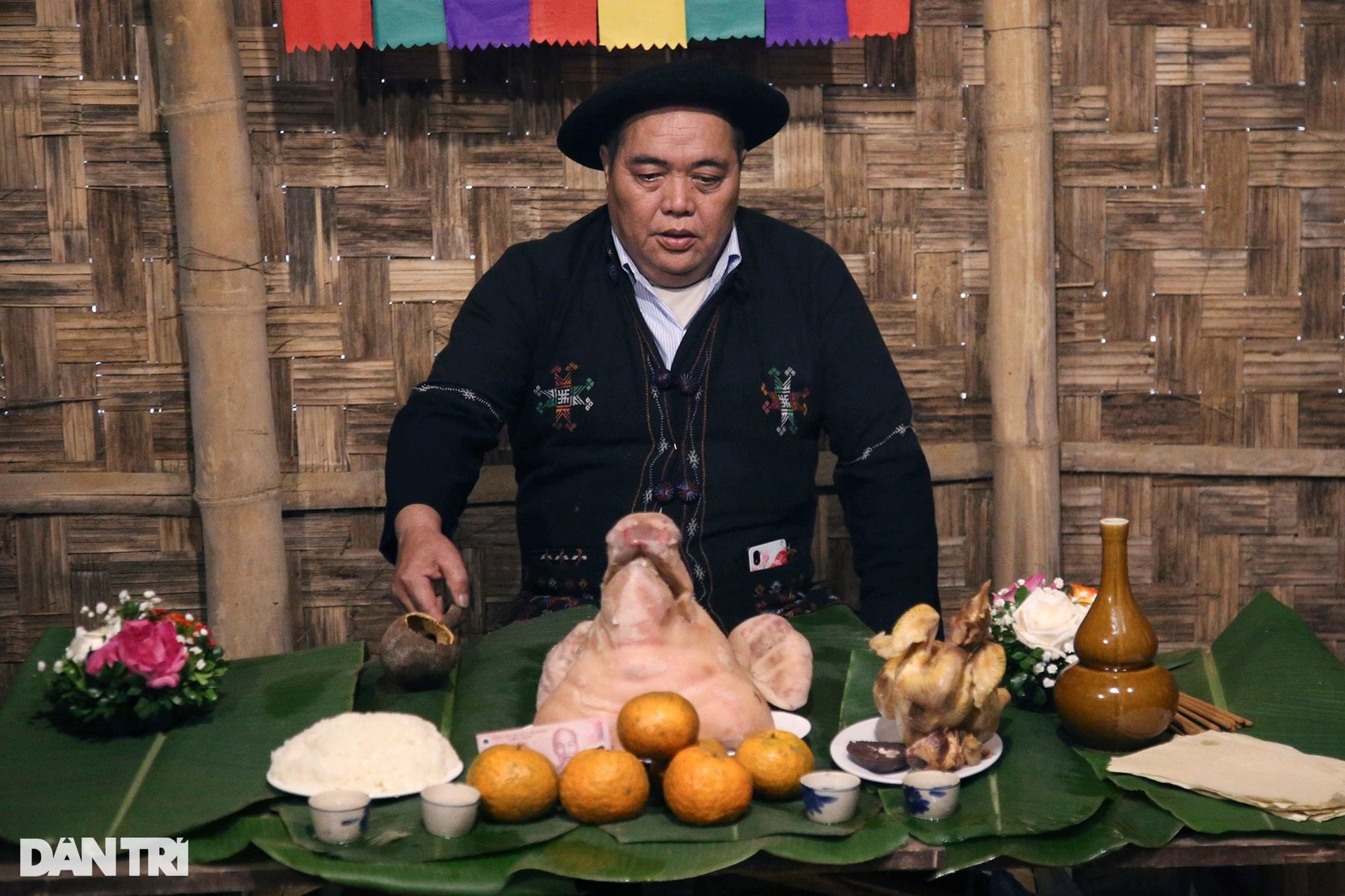 Tại Hà Nội xem tận mắt tục cúng tổ tiên của người Lô Lô ở Mèo Vạc - 6 Tại Hà Nội xem tận mắt tục cúng tổ tiên của người Lô Lô ở Mèo Vạc - 6