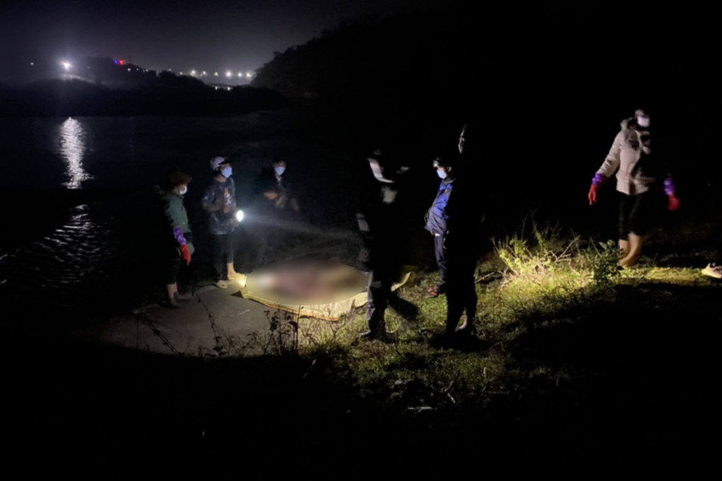 Tìm thấy thi thể nạn nhân thứ 2 trong vụ mất tích khi bơi trên sông Hồng - 2 Tìm thấy thi thể nạn nhân thứ 2 trong vụ mất tích khi bơi trên sông Hồng - 2