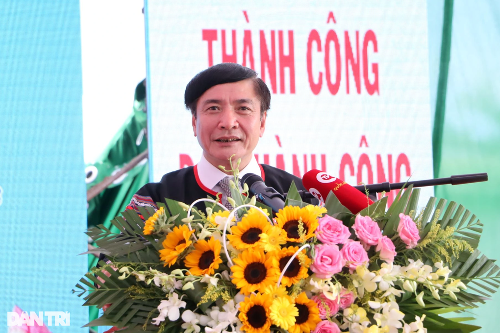 Bà con các dân tộc đoàn kết để bảo vệ sự bình yên của buôn làng - 4 Bà con các dân tộc đoàn kết để bảo vệ sự bình yên của buôn làng - 4