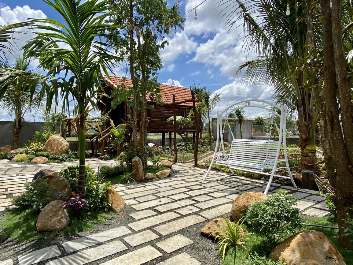 Chàng trai 9X gom đá và gỗ cũ, dựng nhà vườn 1.000m2 ở Buôn Mê Thuột - 8 Chàng trai 9X gom đá và gỗ cũ, dựng nhà vườn 1.000m2 ở Buôn Mê Thuột - 8