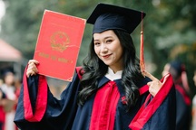 Ngắm ảnh kỷ yếu tinh khôi của "thiên thần đồng phục" Trường Lê Quý Đôn