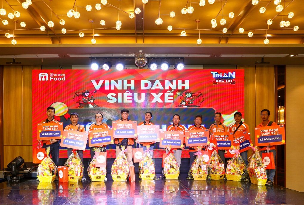 ShopeeFood tưng bừng triển khai chuỗi hoạt động vinh danh tài xế - 1 ShopeeFood tưng bừng triển khai chuỗi hoạt động vinh danh tài xế - 1