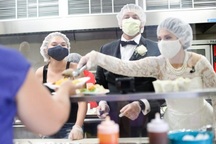 Những câu chuyện ấm lòng được lan truyền trong năm 2020