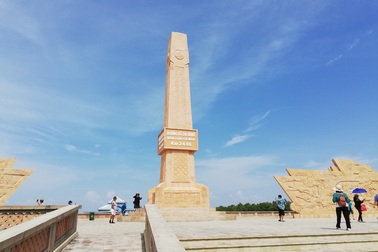 Thăm biểu tượng đường Hồ Chí Minh, ngắm cá thòi lòi, ốc len... "lên bờ"