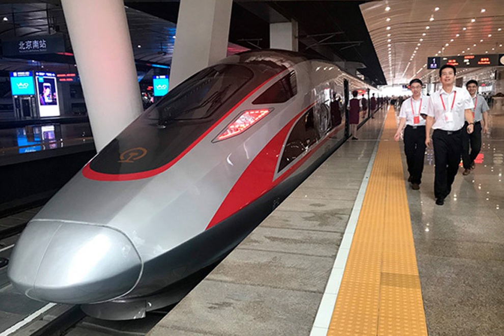 Tàu cao tốc ở Trung Quốc chạy 350km/h êm tới mức đồng xu vẫn đứng yên - 1