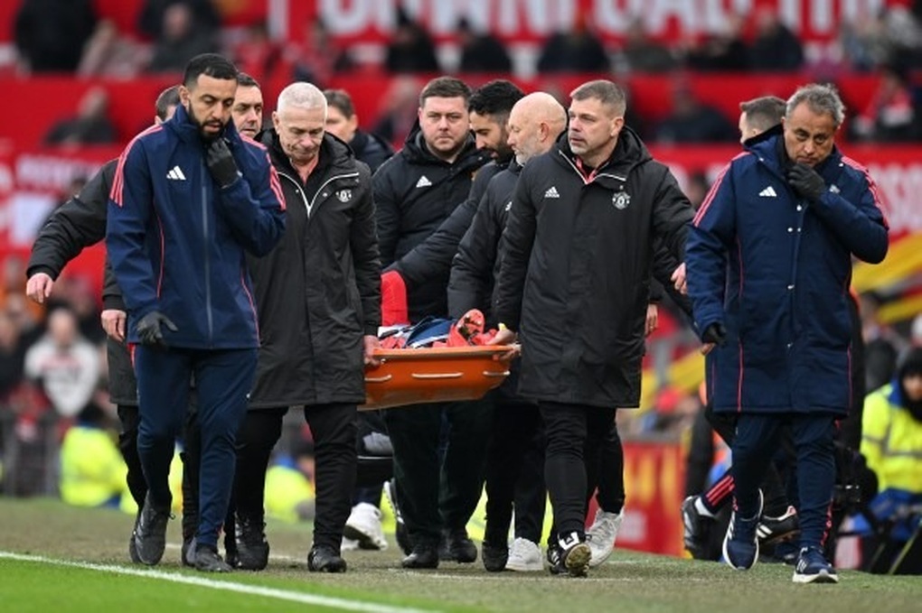 Man Utd gặp tổn thất lớn sau trận thua đáng xấu hổ tại Old Trafford - 3 Man Utd gặp tổn thất lớn sau trận thua đáng xấu hổ tại Old Trafford - 3