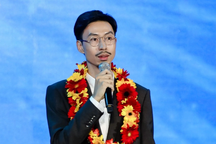 Đen Vâu nhận giải Tình nguyện quốc gia: "Hãy đóng góp cho xã hội nhiều hơn"