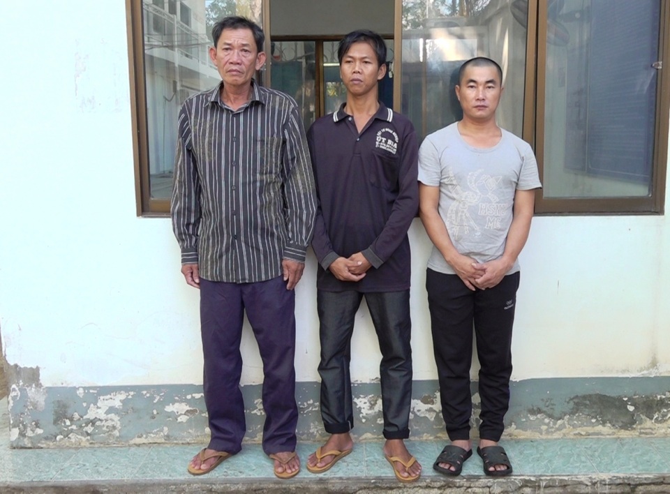 Xử lý nghiêm các đối tượng đưa người xuất, nhập cảnh trái phép - 2 Xử lý nghiêm các đối tượng đưa người xuất, nhập cảnh trái phép - 2