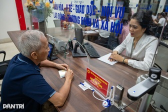 Bộ Nội vụ thúc nâng bậc lương, chế độ tiền thưởng với công chức xuất sắc