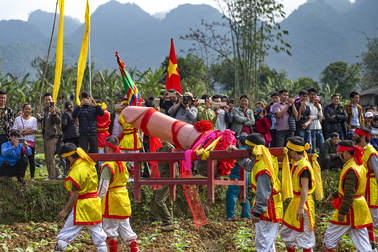 Độc đáo lễ rước sinh thực khí ở Lạng Sơn, du khách ngượng đỏ mặt