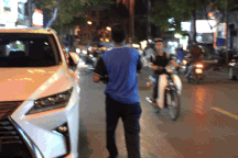 Tài xế "bỏ xe chạy lấy người" khi bị kiểm tra nồng độ cồn