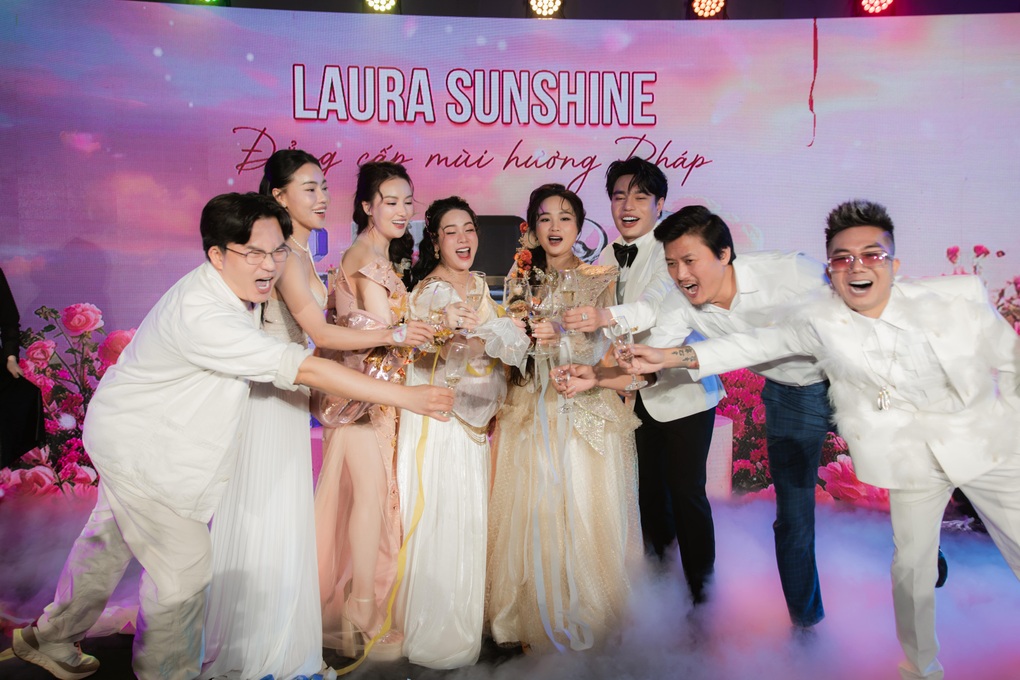 Diễn viên Nhật Kim Anh ra mắt bộ sưu tập nước hoa mới với thương hiệu Laura Sunshine - 1 Diễn viên Nhật Kim Anh ra mắt bộ sưu tập nước hoa mới với thương hiệu Laura Sunshine - 1