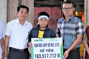 Cậu bé 12 tuổi mồ côi được bạn đọc Dân trí giúp đỡ hơn 183 triệu đồng