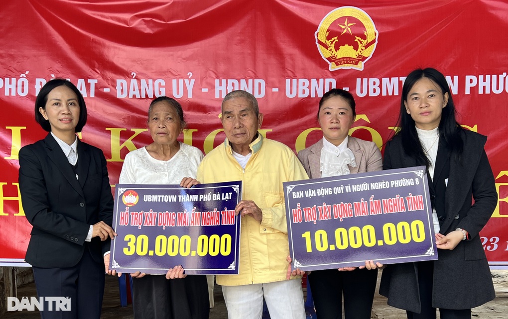 Bạn đọc Dân trí giúp gia đình 4 người bị bệnh ở Đà Lạt sửa chữa nhà - 1 Bạn đọc Dân trí giúp gia đình 4 người bị bệnh ở Đà Lạt sửa chữa nhà - 1