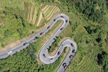 Đoàn xe “mắt hí” chinh phục những cung đường thách thức bậc nhất địa đầu Tổ quốc