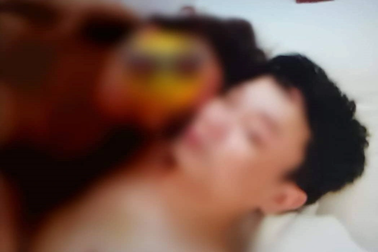 Cán bộ Chi cục Thi hành án dân sự bị kiểm điểm vì lộ ảnh "nóng"