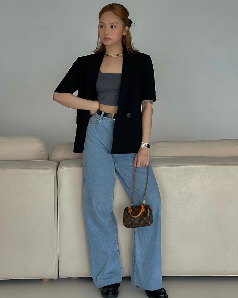 Lan Ngọc giãn cách vẫn lên đồ chụp ảnh, tạo dáng trong... phòng ngủ - 5 Lan Ngọc giãn cách vẫn lên đồ chụp ảnh, tạo dáng trong... phòng ngủ - 5