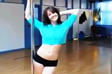 Cô giáo xinh đẹp bỏ nghề dạy đi múa cột