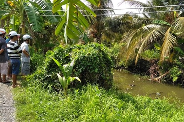 Tá hỏa phát hiện hai người đàn ông tử vong dưới kênh