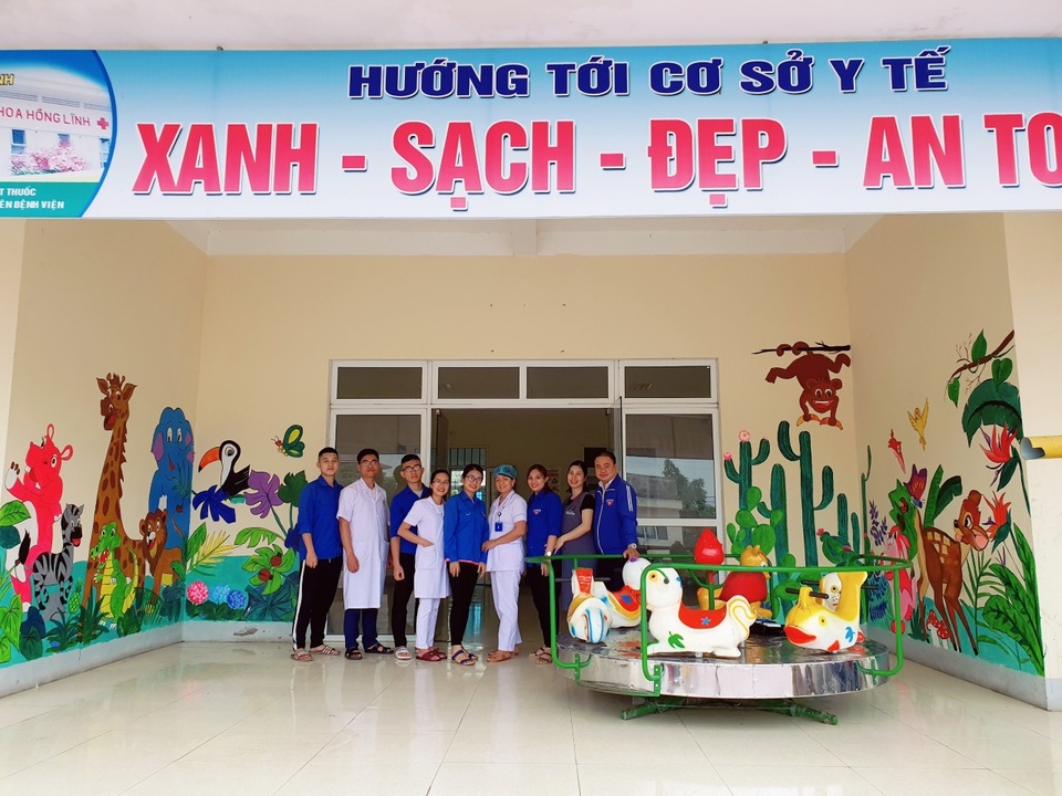 Hà Tĩnh: Những họa sĩ không chuyên tô đẹp cho phố phường - 3 Hà Tĩnh: Những họa sĩ không chuyên tô đẹp cho phố phường - 3