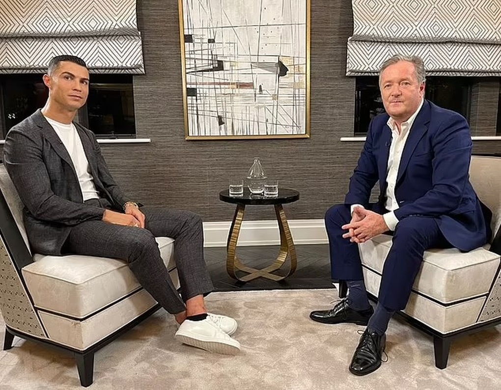 Thấy gì từ việc Ronaldo đau khổ, uất ức vì con ốm mà không được cảm thông? - 1 Thấy gì từ việc Ronaldo đau khổ, uất ức vì con ốm mà không được cảm thông? - 1