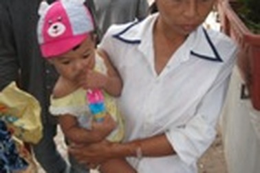 Cảm động rơi nước mắt tấm lòng bạn đọc dành cho bé Thúy Nga