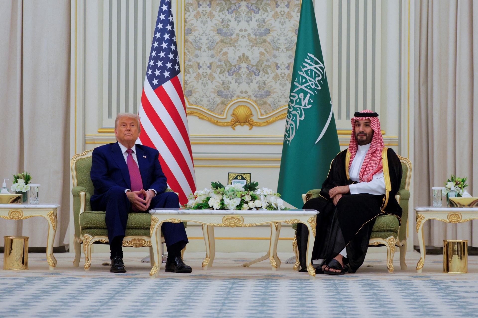 Ông Trump chốt loạt thương vụ 2.000 tỷ USD khi công du Trung Đông - 2 Ông Trump chốt loạt thương vụ 2.000 tỷ USD khi công du Trung Đông - 2