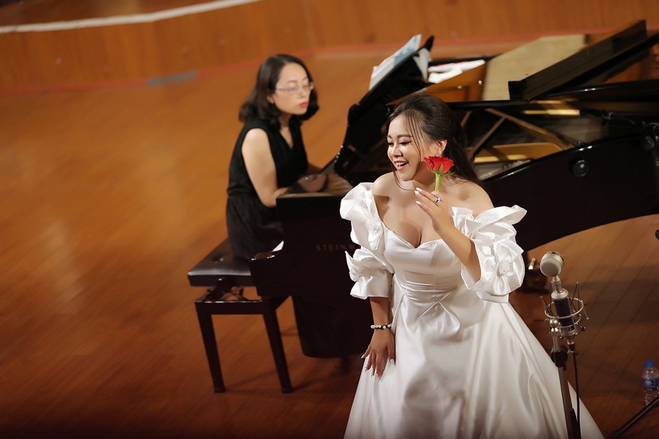 “Công chúa Opera” Nguyễn Đoàn Thảo Ly xuất sắc nhận điểm 10 tốt nghiệp - 1 “Công chúa Opera” Nguyễn Đoàn Thảo Ly xuất sắc nhận điểm 10 tốt nghiệp - 1