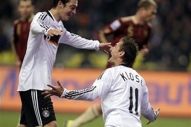 Hạ “gấu Nga”, Đức đoạt vé dự World Cup 2010