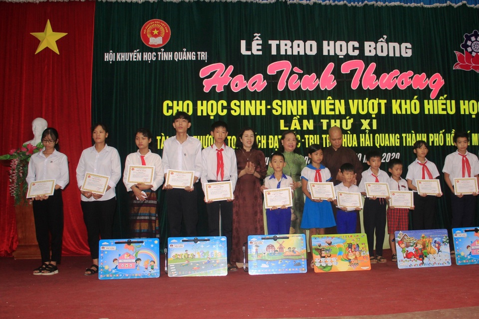 Quỹ Khuyến học huy động gần 94,5 tỷ đồng trao học bổng hàng nghìn đối tượng - 2 Quỹ Khuyến học huy động gần 94,5 tỷ đồng trao học bổng hàng nghìn đối tượng - 2